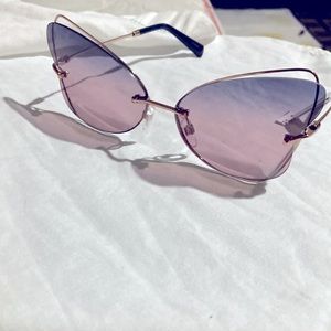 Woman’s Valentino sunglasses